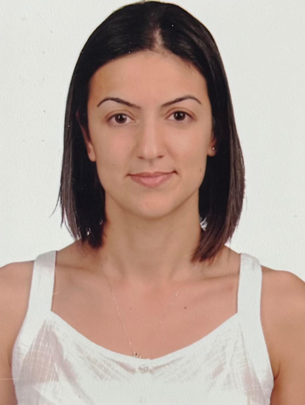  Elif Ozkilitci